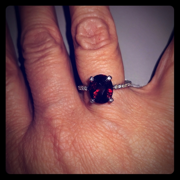 Gorgeous Red Ring - Picture 1 of 4